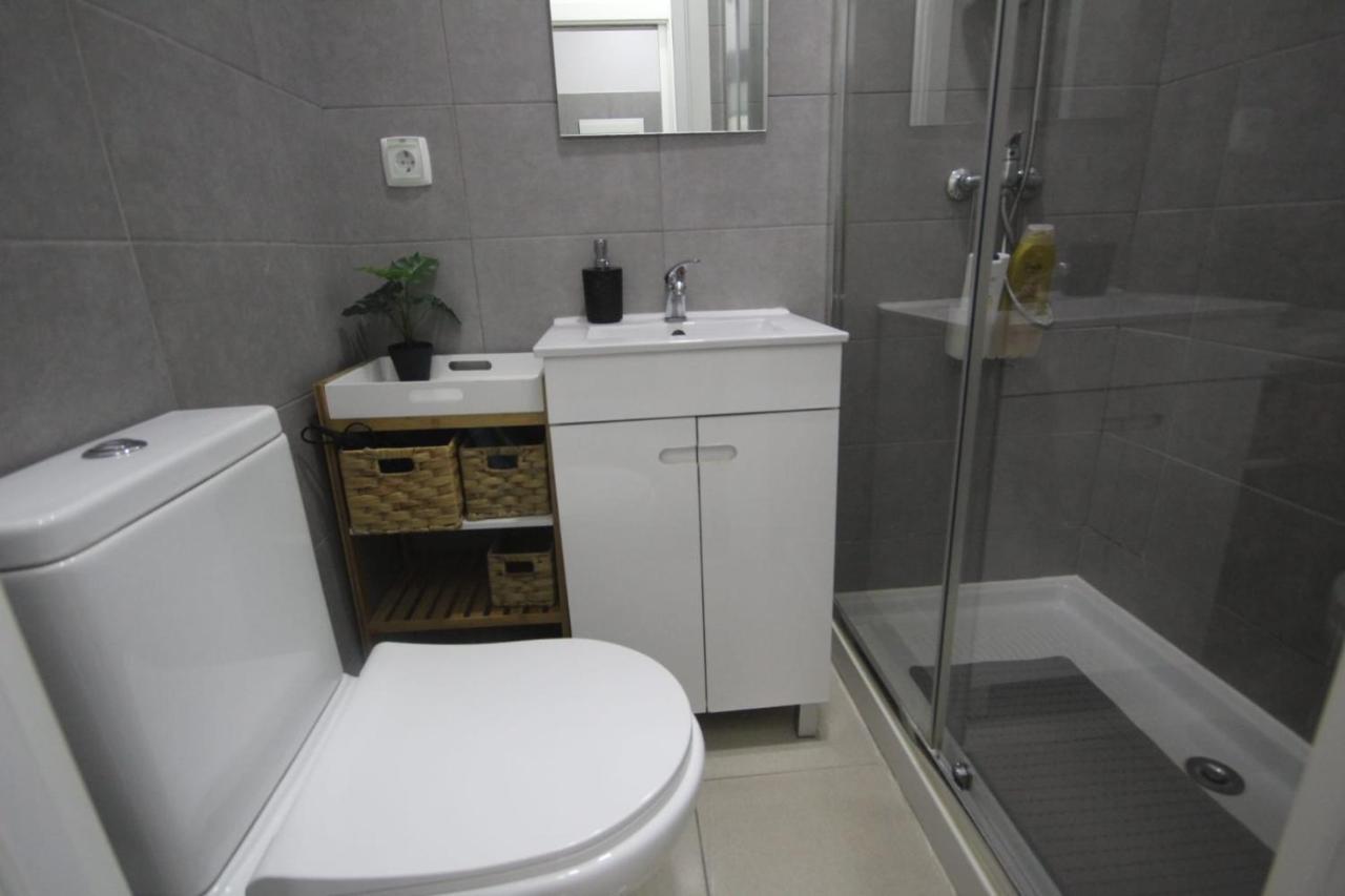 Pensión Ocean M1 R4 - Large Double With Shared Bathroom In Center Lisboa